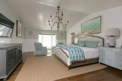 Beach style bedroom photo in Charleston