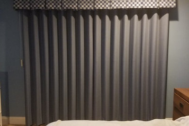 Diseño de habitación de invitados tradicional de tamaño medio con paredes azules, moqueta y suelo beige