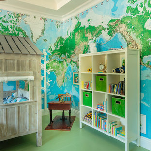 Ejemplo de dormitorio clásico, grande, con paredes azules y suelo de madera pintada
