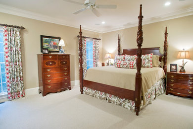 This is an example of a classic bedroom in Atlanta.
