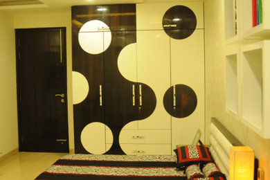 Contemporary bedroom in Delhi.