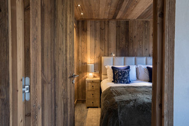 Design ideas for a rustic bedroom in Grenoble.