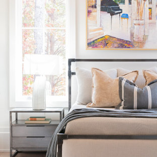 Idée de décoration pour une grand chambre parentale marine avec un mur blanc, un sol en bois clair, une cheminée standard, un manteau de cheminée en lambris de bois, un sol blanc et un plafond voûté.