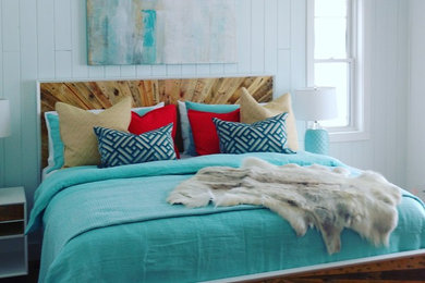 Beach style bedroom photo in Toronto