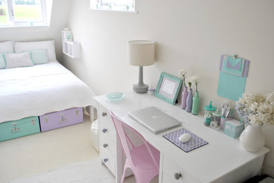 Bedroom - contemporary bedroom idea in Devon