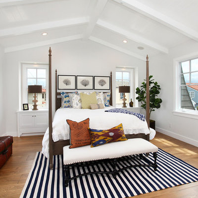 Beach style guest medium tone wood floor bedroom photo in Orange County with white walls and no fireplace