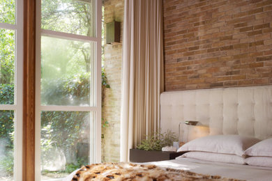 Imagen de dormitorio principal retro grande sin chimenea con moqueta, paredes marrones y suelo gris