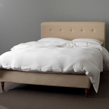 Lily bedstead in Parchment fabric