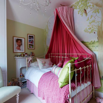 Little girl's bedroom