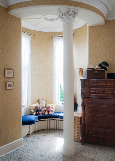 Traditional Bedroom by Amelia Hallsworth Photography