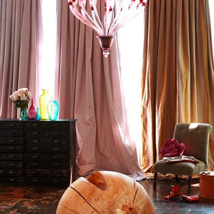 Foto de dormitorio tipo loft, bohemio, extra grande, con suelo de cemento y suelo negro