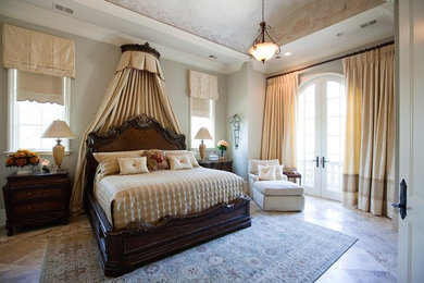 シャーロットにある地中海スタイルのおしゃれな寝室のレイアウト
