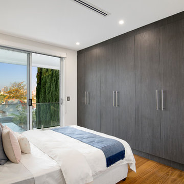 Luxury Lifestyle with Harbour Bridge and City Views in Lilyfield