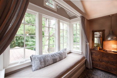 ワシントンD.C.にある中くらいなトランジショナルスタイルのおしゃれな主寝室 (カーペット敷き) のレイアウト