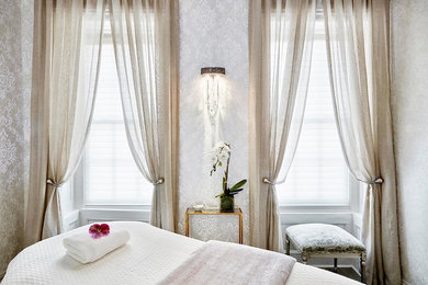 Imagen de dormitorio romántico de tamaño medio