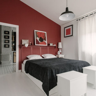 Modelo de dormitorio tipo loft, industrial, pequeño, con paredes rojas y suelo blanco