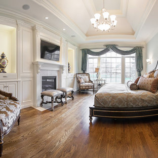 Inspiration for a timeless bedroom remodel in Chicago
