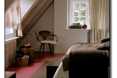 Foto de dormitorio tipo loft moderno de tamaño medio con paredes blancas