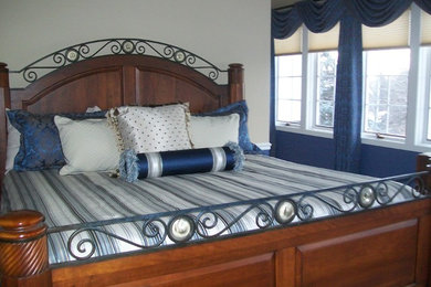 Example of a large transitional bedroom design in Chicago