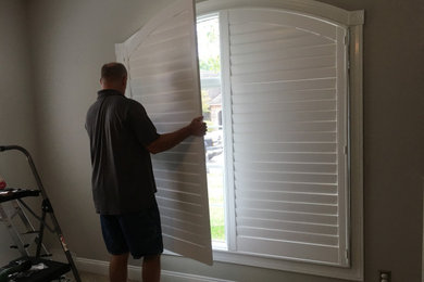 Master Bedroom Eyebrow Arch Shutter in Faux Wood
