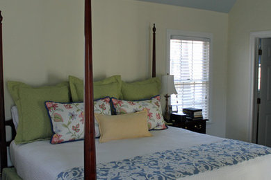 リッチモンドにあるトラディショナルスタイルのおしゃれな寝室のインテリア