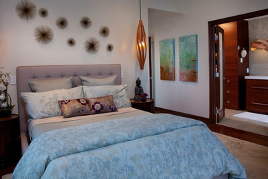 Trendy bedroom photo in San Diego