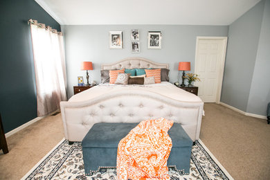 Foto de dormitorio principal clásico renovado grande con paredes azules y moqueta