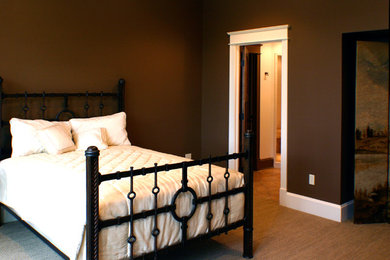 グランドラピッズにあるトラディショナルスタイルのおしゃれな寝室のレイアウト