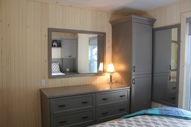 Imagen de dormitorio principal campestre de tamaño medio