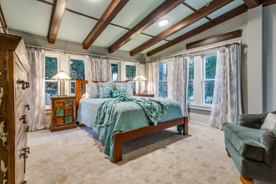 ダラスにある中くらいなトラディショナルスタイルのおしゃれな寝室のインテリア