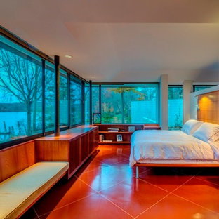 Foto de dormitorio principal, contemporáneo, grande, sin chimenea, con paredes grises y suelo de baldosas de terracota