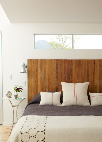 コンテンポラリー 寝室 by Dehn Bloom Design