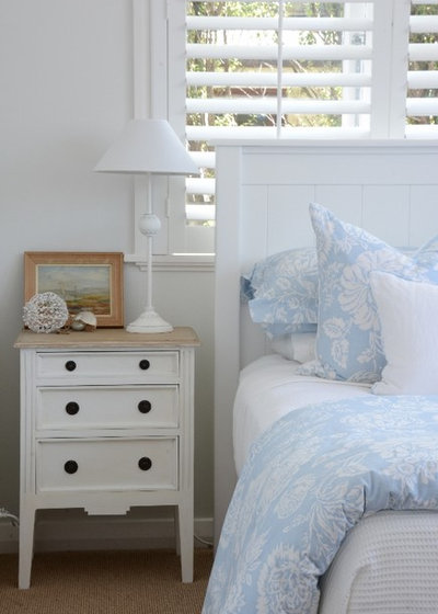 Beach Style Bedroom by Lee Caroline - A world of Inspiration