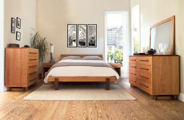 Modern Bedroom by VERMONT WOODS STUDIOS