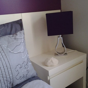 Modern bedroom grey/plum/white