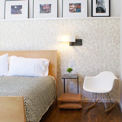 Minimalist dark wood floor bedroom photo in Austin with beige walls