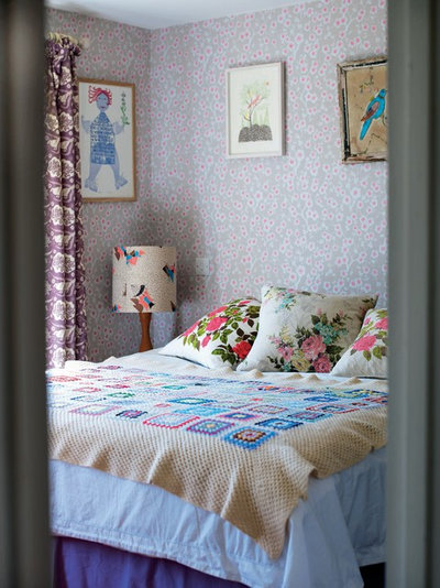エクレクティック 寝室 by Emily Chalmers | Caravan Style Ltd.