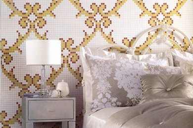 トロントにあるトラディショナルスタイルのおしゃれな主寝室 (ベージュの壁、濃色無垢フローリング) のレイアウト