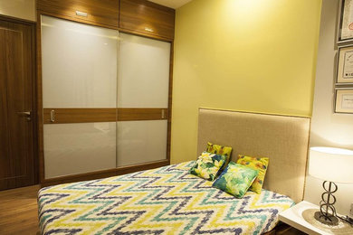 ムンバイにあるトランジショナルスタイルのおしゃれな寝室のレイアウト