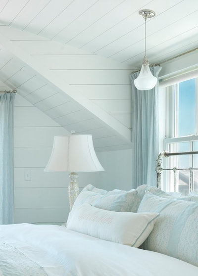 Beach Style Bedroom by Nat Rea Photography