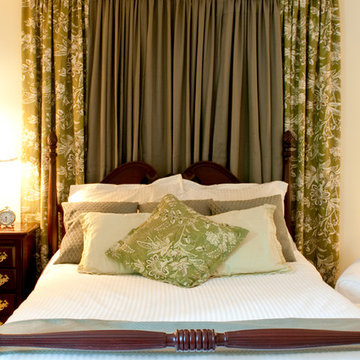 My Houzz: A Basic Builder Home Gets the Glam Treatment