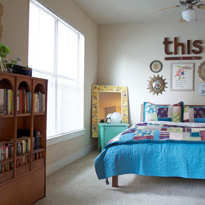Bedroom - eclectic carpeted bedroom idea in Dallas