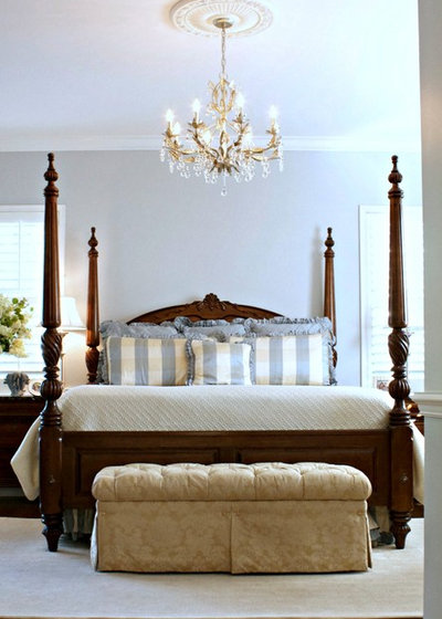 Traditional Bedroom by Mina Brinkey