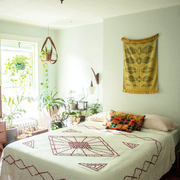 My Houzz: Vintage Collectors' Artfully Curated Walk-Up
