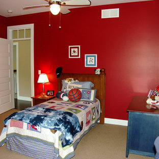 Ejemplo de dormitorio tipo loft, de estilo americano, pequeño, con paredes rojas y moqueta