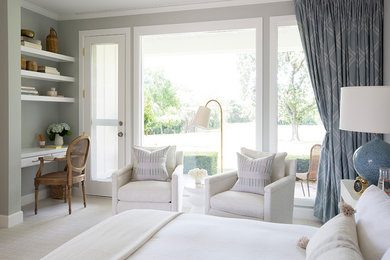Foto de habitación de invitados actual grande con paredes beige, moqueta y suelo multicolor
