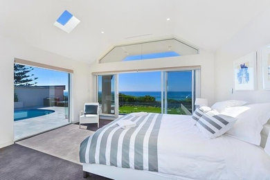 シドニーにあるビーチスタイルのおしゃれな寝室のインテリア