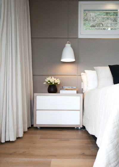 Modern Bedroom by Point 2 Design