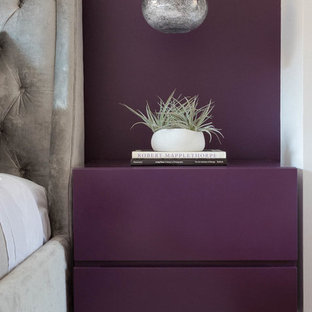 Diseño de habitación de invitados contemporánea, pequeña, con paredes púrpuras
