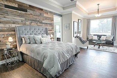 Bedroom - transitional bedroom idea in Orlando